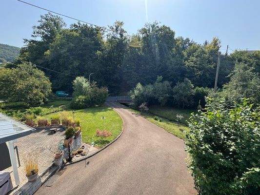 Hofzufahrt vom Haus aus gesehen