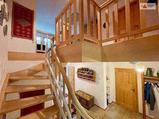 Treppenaufgang ins Obergeschoss