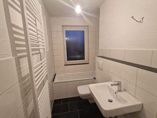 5 Tageslichtbad mit Wanne