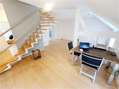 Essen- Wohnen, zum Balkon