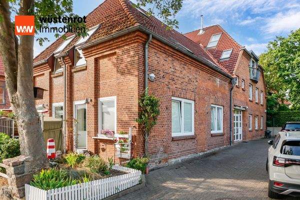 Vorgarten und Auffahrt