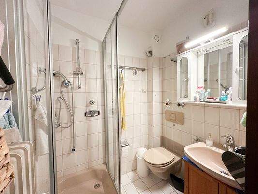 2. Bad am Schlafzimmer