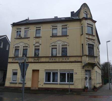 Straßenansicht links