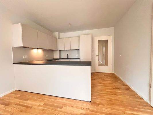 Moderne Küche mit Insel