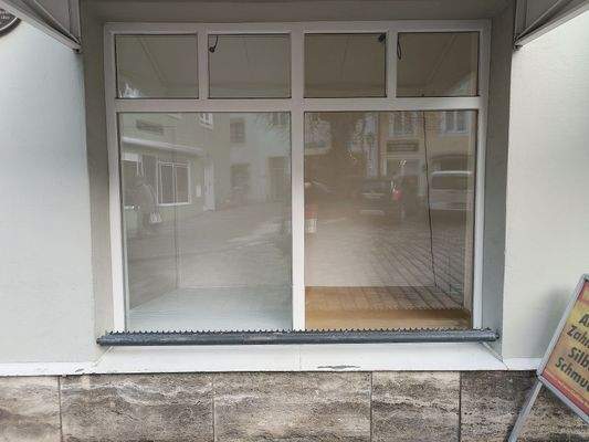 Schaufenster an der Straße