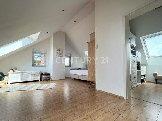 Elternbereich: Schlafen und Ankleide