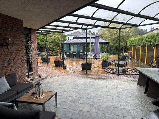 Terrasse vor Wohnzimmer