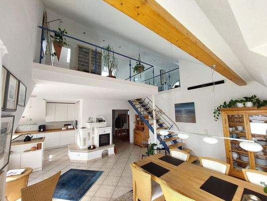 Wohn-/Essbereich mit großer Galerie