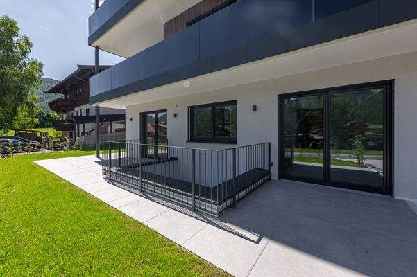 Ostterrasse mit Lichthof