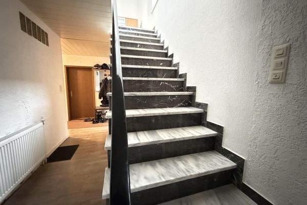 Treppenaufgang ins Obergeschoss