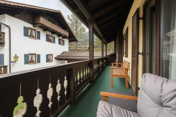 Wohnzimmer und Balkon OG_2