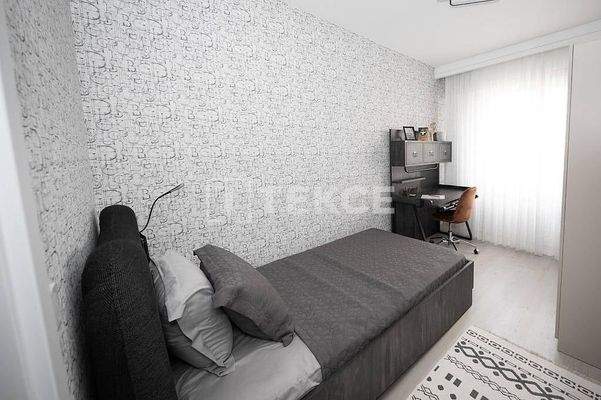 Flats with Balcony in İstanbul Avcılar