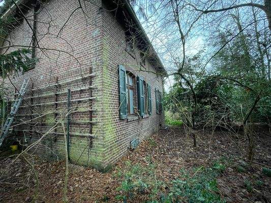 Wohnhaus von der Einfahrt aus.jpg