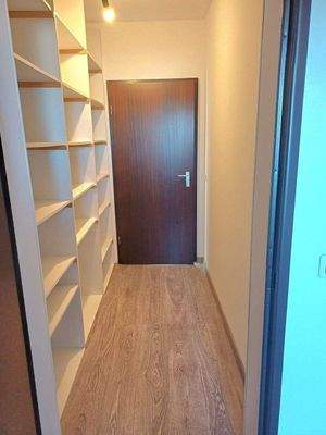 Vorflur zum Hauswirtschafts-/Lagerraum