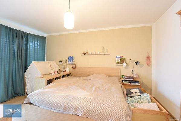 Schlafzimmer mit Balkon