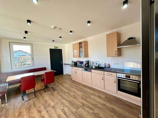 Personalraum und Küche