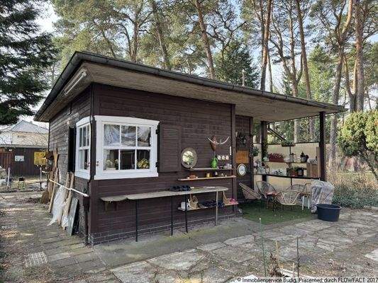  überdachter Außensitz und Terrasse