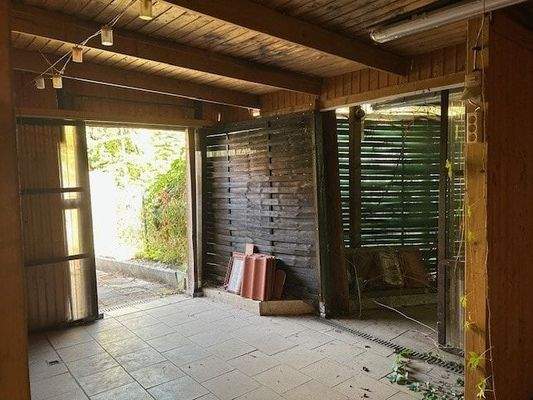 überdachter Sitzbereich