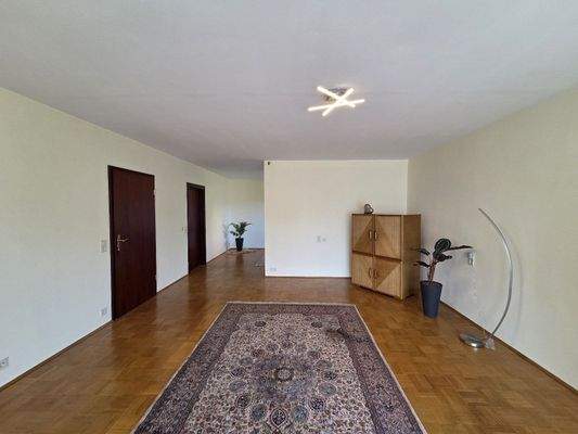 Großzügiger, heller Wohnbereich EG