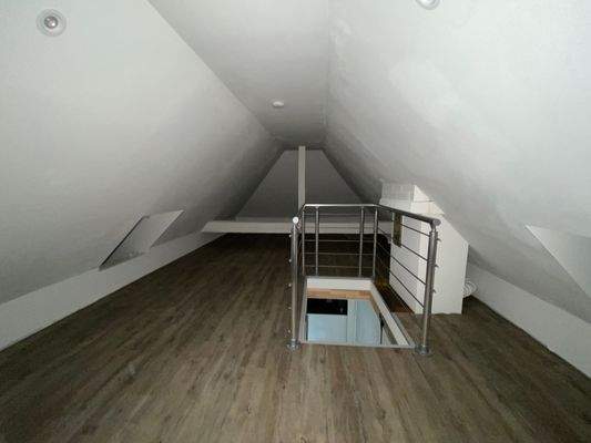 Dachboden: Ausgebaut und gedämmt. Reine Bodenfläch