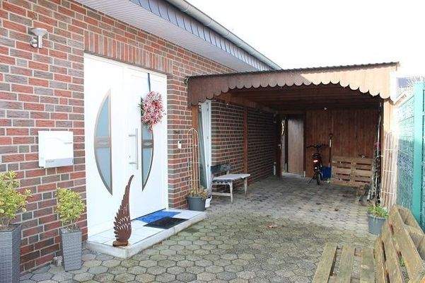 Eingang / Carport