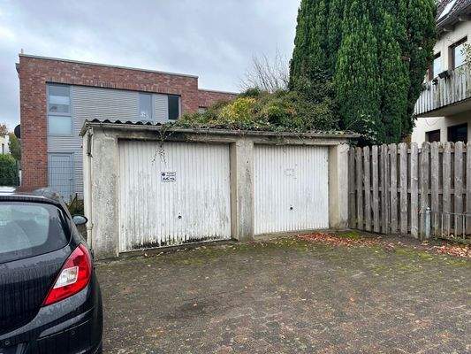 2 Garagen + 1 Stellplatz