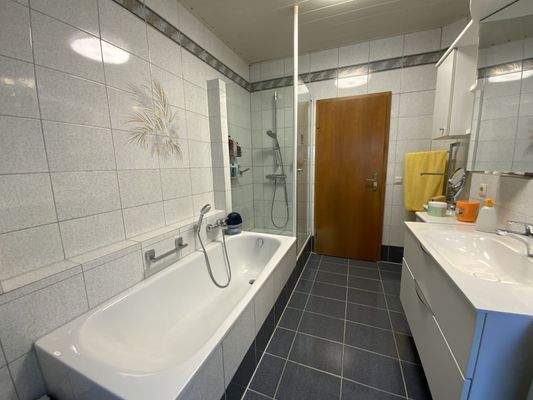 Badezimmer im Obergeschoss