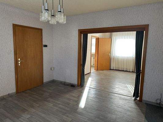 Wohnzimmer mit Blick ins Esszimmer Erdgeschoss