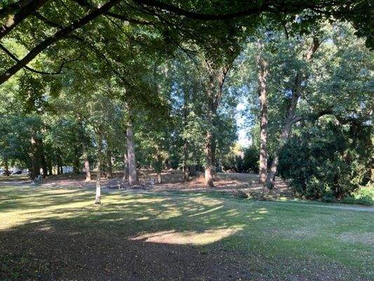 Schöne Parkanlage gegenüber vom Haus