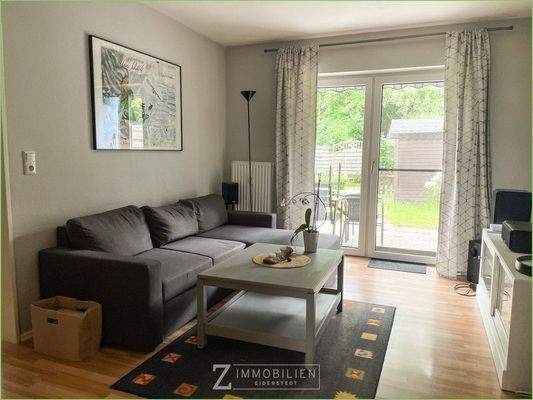 Wohnzimmer mit Zugang zur Terrasse
