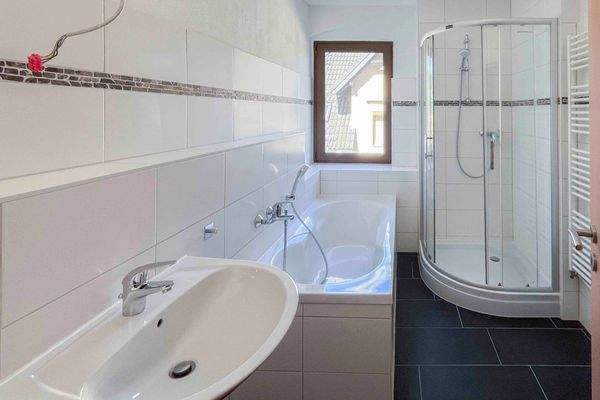 Badezimmer Ansicht 02