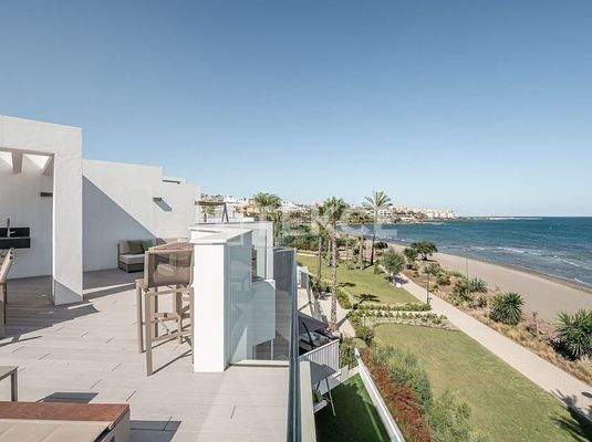 Elegant 3-Bedroom Townhouse with Communal Pool in Estepona