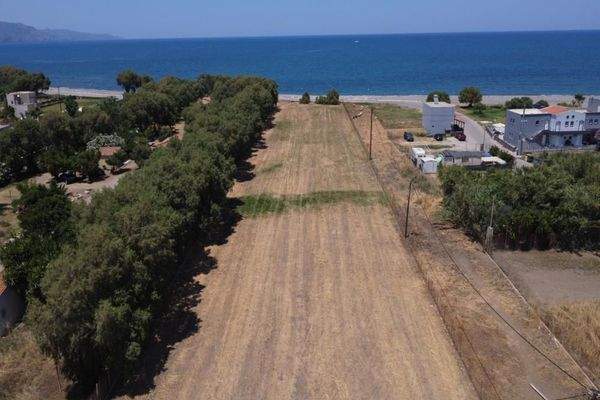 Kreta, Tavronitis: Erstklassiges Strandgrundstück mit malerischem Meerblick zu verkaufen