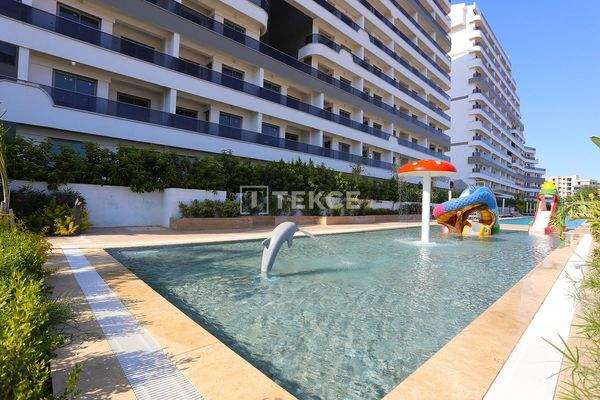 Apartment in a Complex with a Pool in Antalya Altıntaş