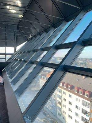 Diamond-Floor spektakuläre Glasfassade