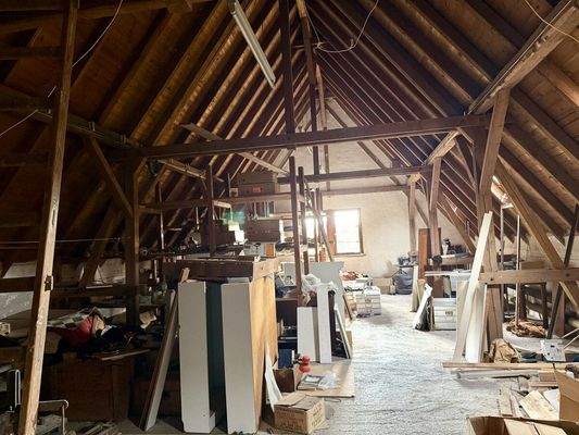 Dachgeschoss Bürogebäude