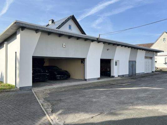 4 Garagen auf dem Grundstück