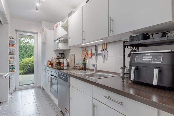 Küche mit Terrassenausgang