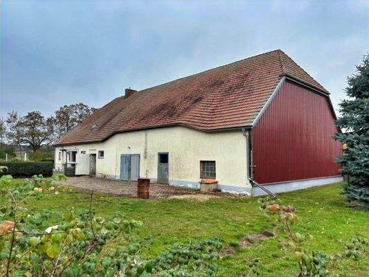Bauernhaus mit Scheune - Seitenansicht