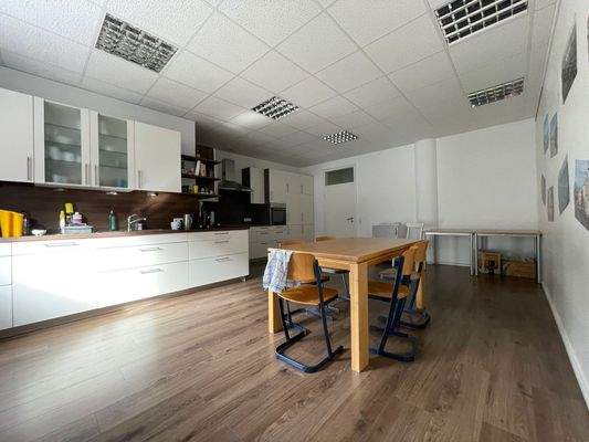 Aufenthaltsraum + Küche