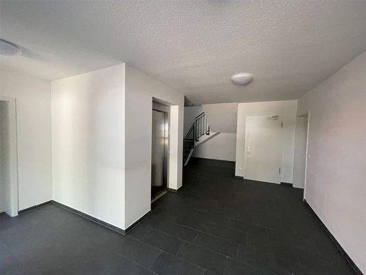 Eingangsbereich mit Fahrstuhl 