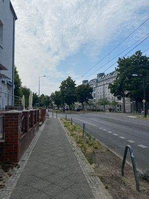 Straßenansicht links