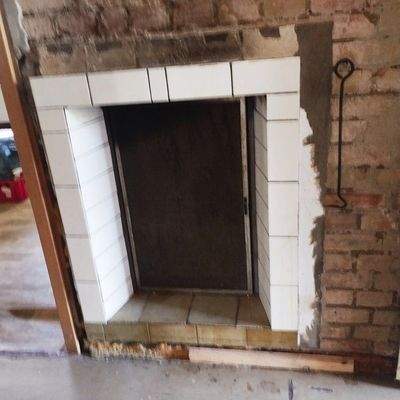 Feuerstelle für den Ofen vom Flur