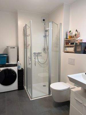 Badezimmer mit Dusche