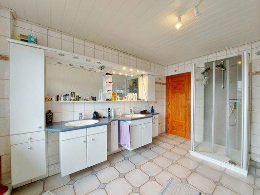 DG - Bad mit Dusche...