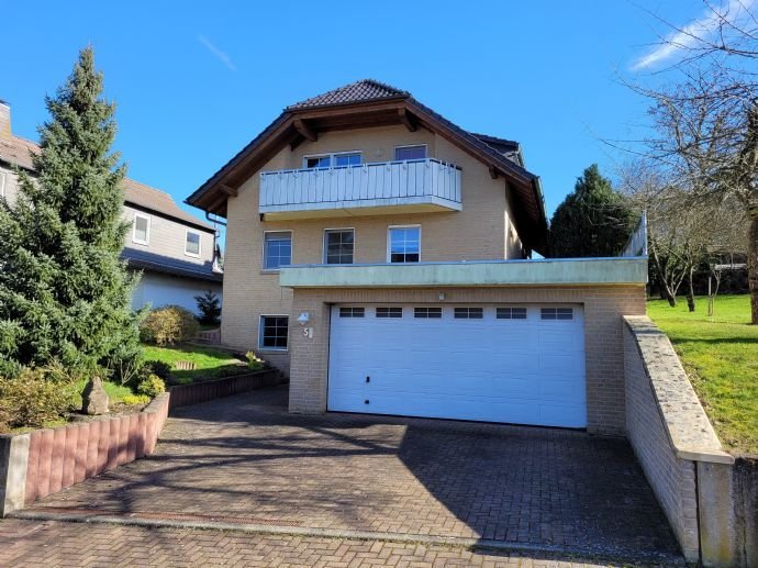 Hochwertiges Einfamilienhaus mit Einbauküche und Garage