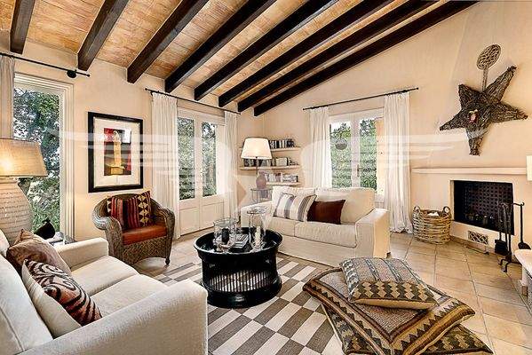 Wohnbereich mit Kamin