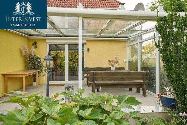 Blick auf die überdachte Terasse