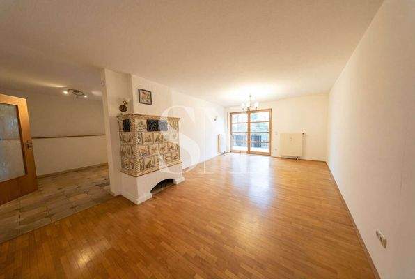 Wohnzimmer mit Kachelofen