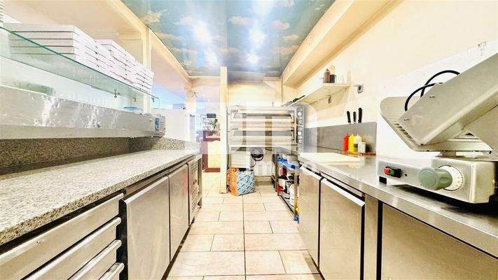 EG Pizzaküche vollausgestattet